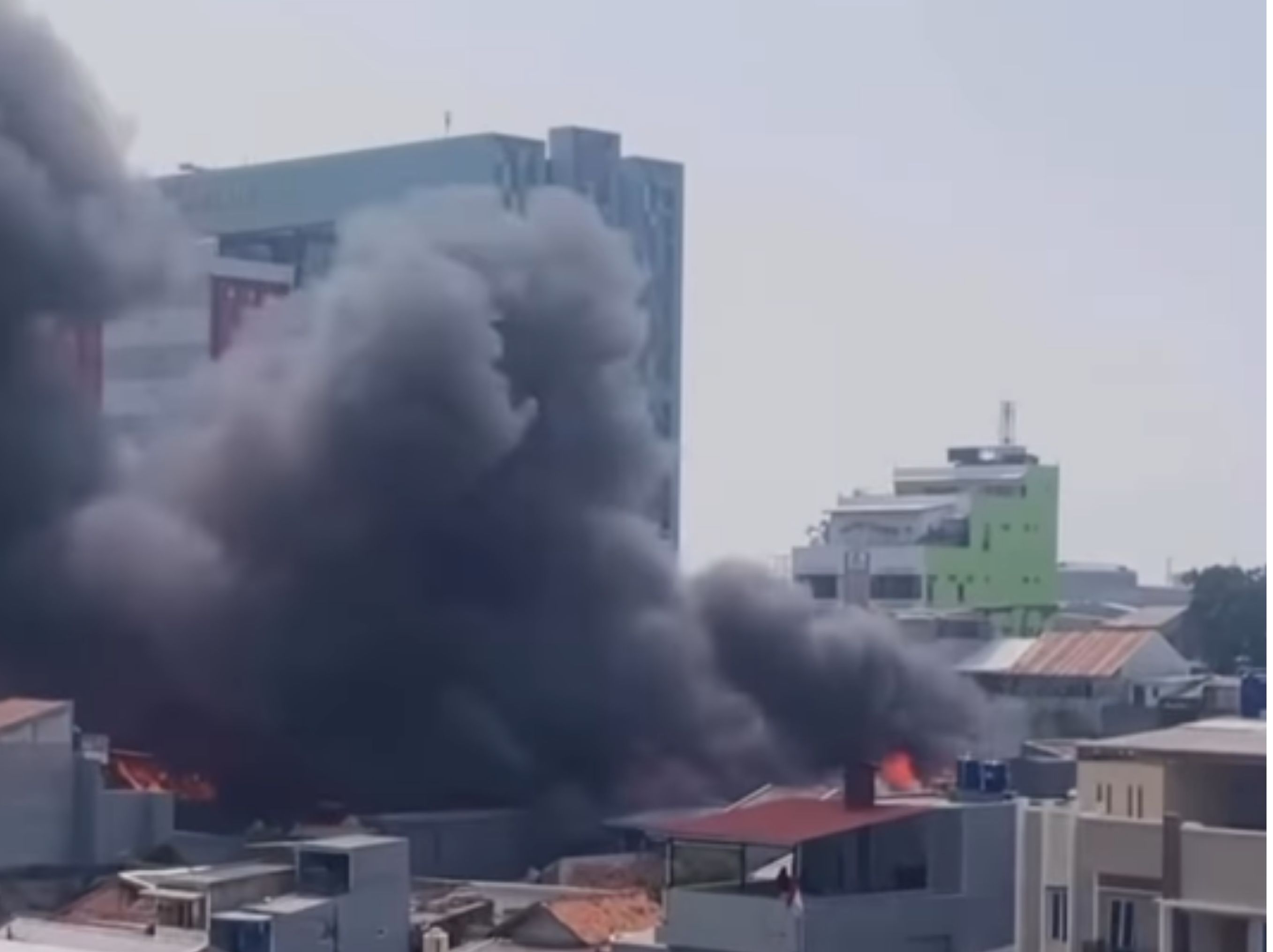 Kebakaran hantam rumah-rumah warga di Batuceper <b>(jakarta.terkini)</b>