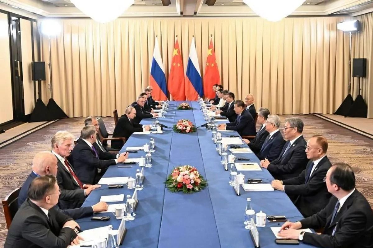 Presiden China Xi Jinping melangsungkan pertemuan dengan Presiden Rusia Vladimir Putin di sela-sela Konferensi Tingkat Tinggi (KTT) Organisasi Kerja Sama Shanghai (Shanghai Cooperation Organization/SCO) 2026 di Bishkek, Kirgizstan, pada 31 Agustus 20 <b>(Antara)</b>