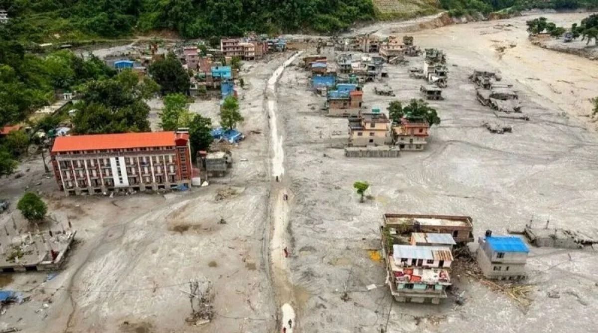 Pemandangan udara yang memperlihatkan kerusakan akibat banjir bandang dahsyat dan aliran material (debris flow) di Devighat, Distrik Nuwakot, Nepal, pada 30 Agustus 2026.  <b>(Antara)</b>
