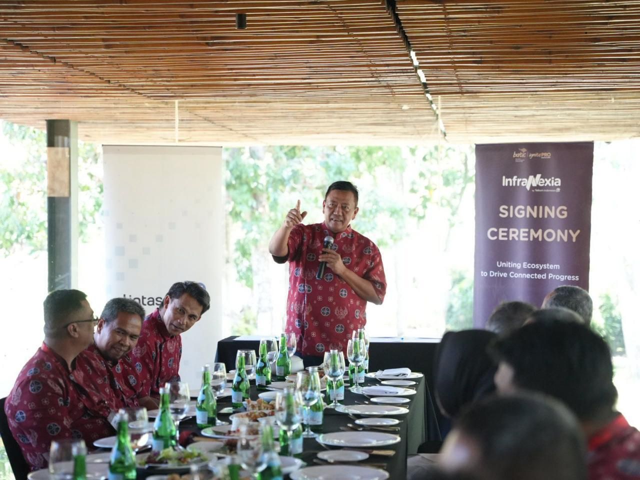 PT Telkom Infrastruktur Indonesia (InfraNexia) yang merupakan operating company PT Telkom Indonesia (Persero) Tbk (Telkom) dan PT Aplikanusa Lintasarta (Lintasarta) memperkuat kolaborasi strategis dalam pengembangan konektivitas digital berkapasitas tinggi melalui pemanfaatan layanan Dense Wavelength Division Multiplexing (DWDM) pada rute Medan&ndash;Batam dan Padang&ndash;Batam. <b>(TELKOM)</b>