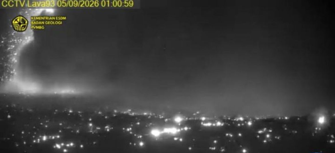 Gunung Anak Krakatau yang berada di kawasan Selat Sunda kembali menunjukkan aktivitas vulkanik tinggi <b>(Istimewa)</b>