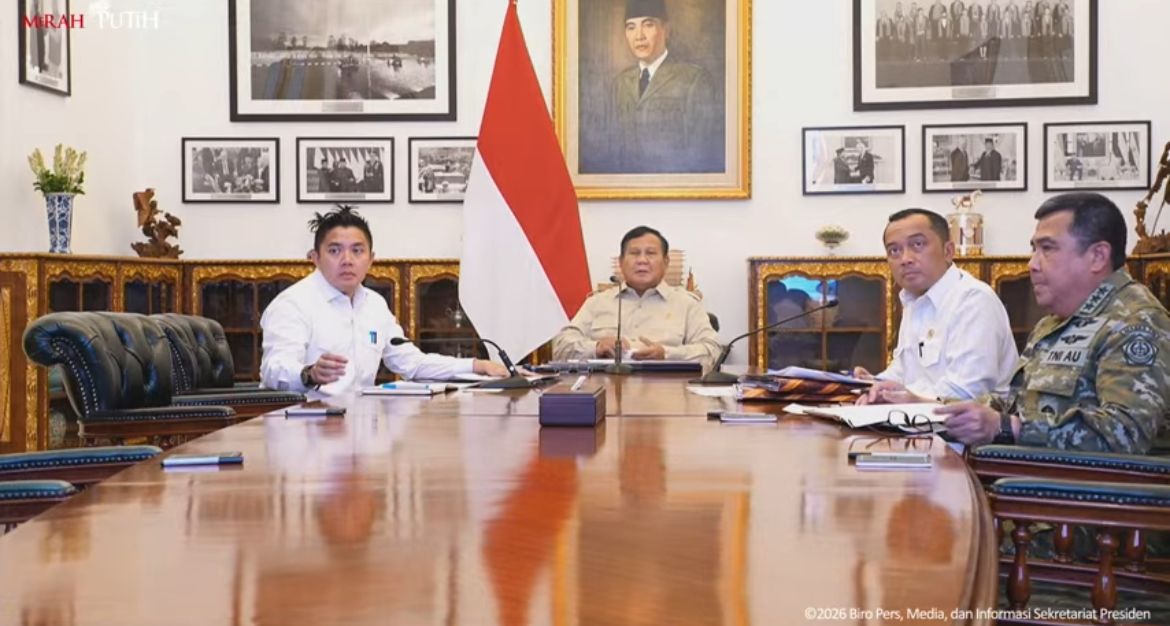 Presiden Prabowo Pimpin Rapat Terbatas Penanganan Bencana Alam Gempa NTT, Erupsi Anak Gunung Krakatau, dan Perkembangan Penanganan Karhutla dengan para Kepala Daerah <b>(Istimewa)</b>