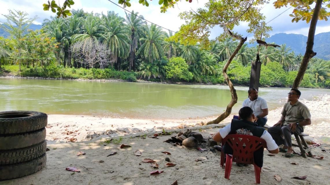 Harus Lewati Jalan Berlumpur dan Minim Sinyal di Rantau Prapat, Kepala Unit BRI Menemani UMKM untuk Naik Kelas.