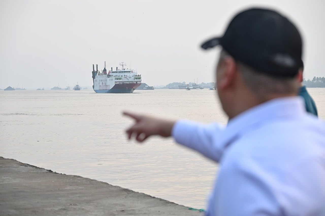 Menteri Perhubungan Dudy Purwagandhi menginstruksikan seluruh jajaran dan pihak terkait untuk memprioritaskan pada pencarian, evakuasi, serta pendataan penumpang KMP Virgo Transport 8 yang mengalami kecelakaan di perairan Laut Jawa, Minggu 13 Septemb