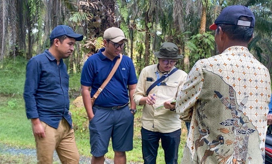 Head of PSR Iqbal (tengah) menyampaikan bahwa selain memenuhi persyaratan PSR, petani didorong untuk memperkuat tata kelola dan administrasi usaha untuk meningkatkan akses terhadap sumber pembiayaan.