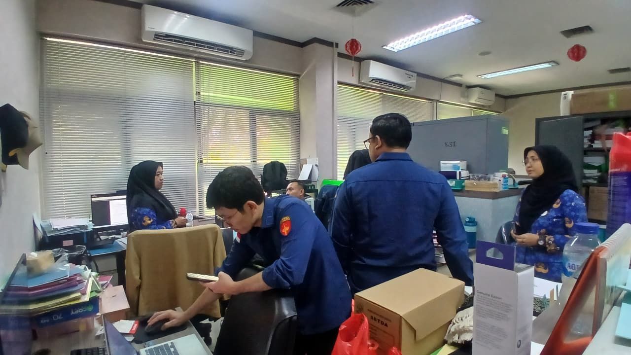 Penggeledahan Jampidsus Kejagung di kantor lingkungan Pemkot Bekasi. 