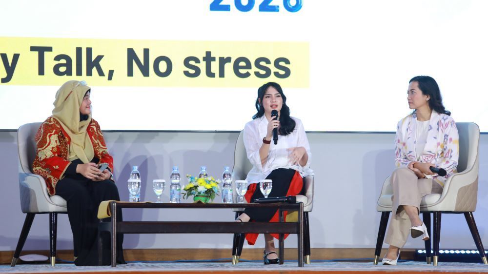 Davina Karamoy berbagi pengalaman soal kemandirian finansial dalam program NTV Goes to Campus di Universitas Indonesia. 