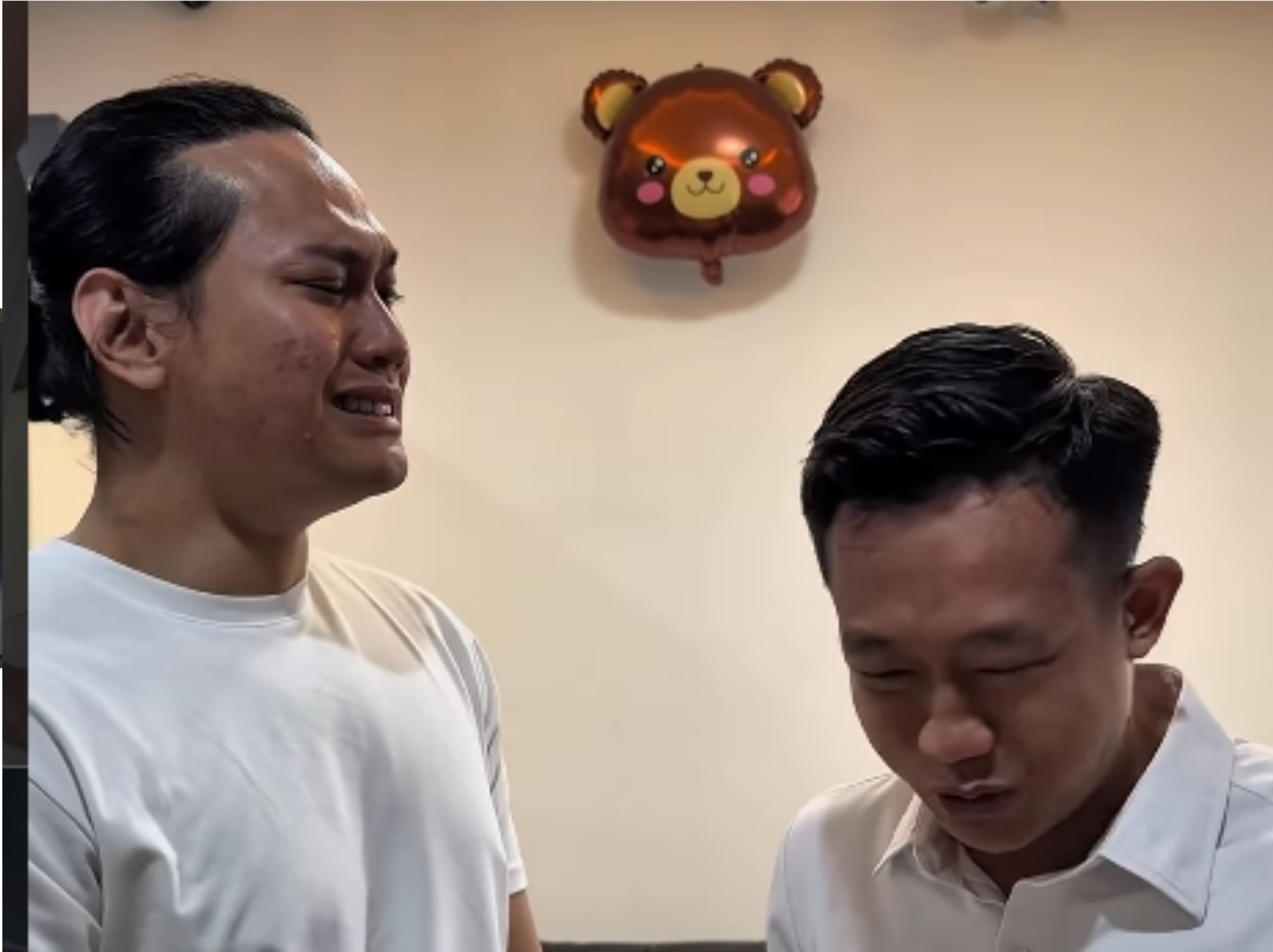 Sebuah video beredar, Indra Kenz bebas bersyarat sejak 24 September 2026. Video tersebut terlihat bebasnya Indra Kenz disambut Paris Pernandes. <b>(IG PARIS PERNANDES)</b>