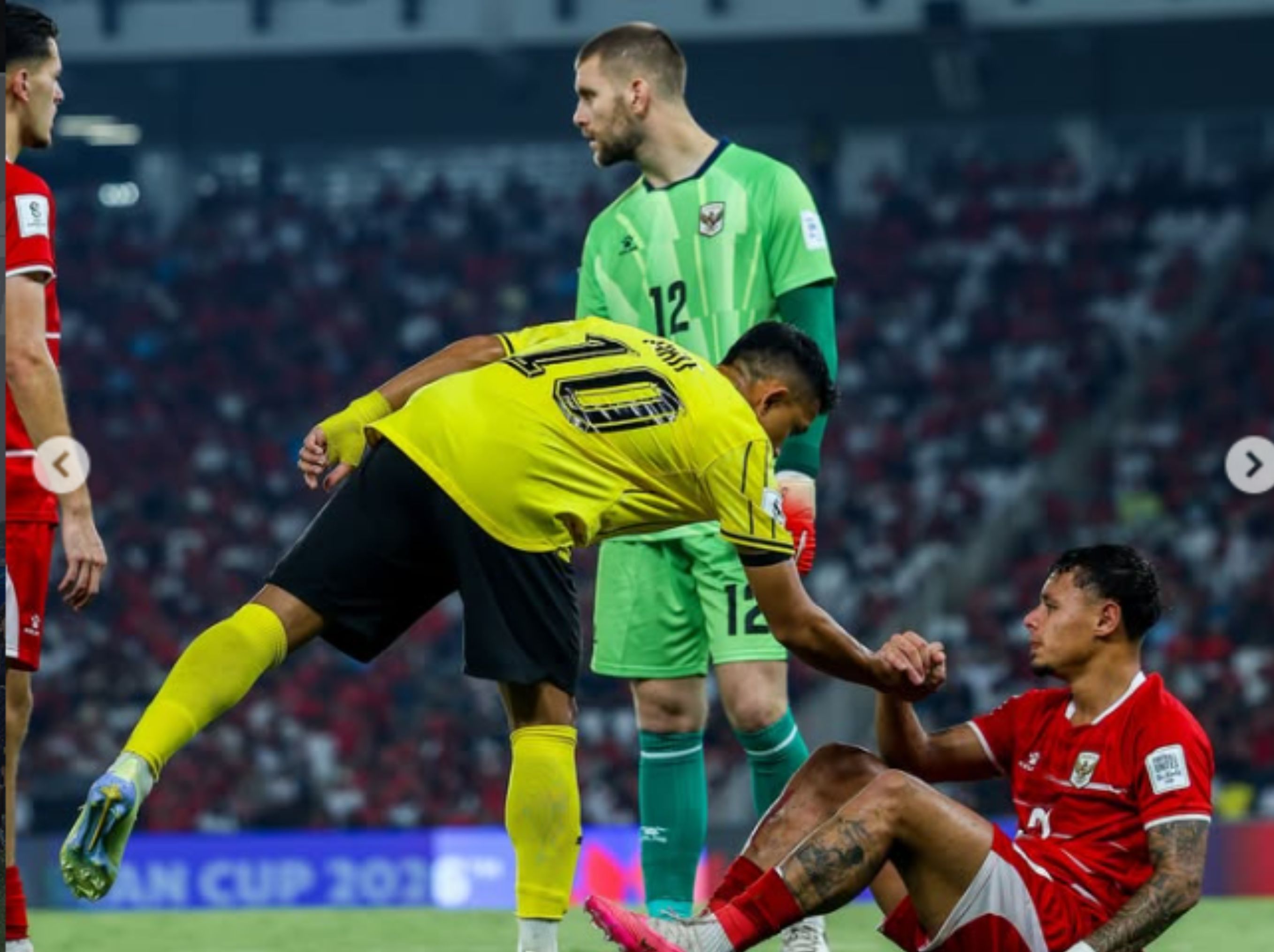 Pemain Malaysia dan pemain Timnas Indonesia <b>(IG TIMNAS MALAYSIA)</b>