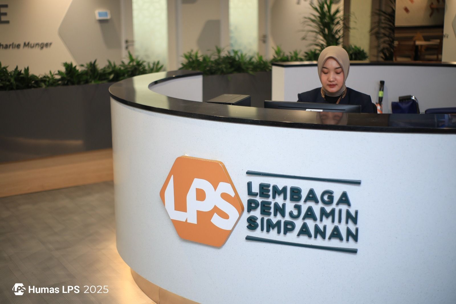 LPS Pertahankan Tingkat Bunga Penjaminan: Menjaga Kepercayaan Masyarakat, Mendukung Stabilitas Sistem Keuangan.