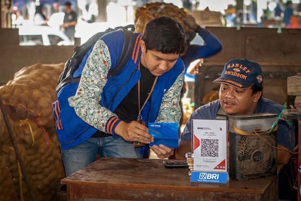 Penyaluran pembiayaan melalui program seperti Kredit Usaha Rakyat (KUR) dan Kupedes menjadi wujud nyata penerapan prinsip keberlanjutan BRI.