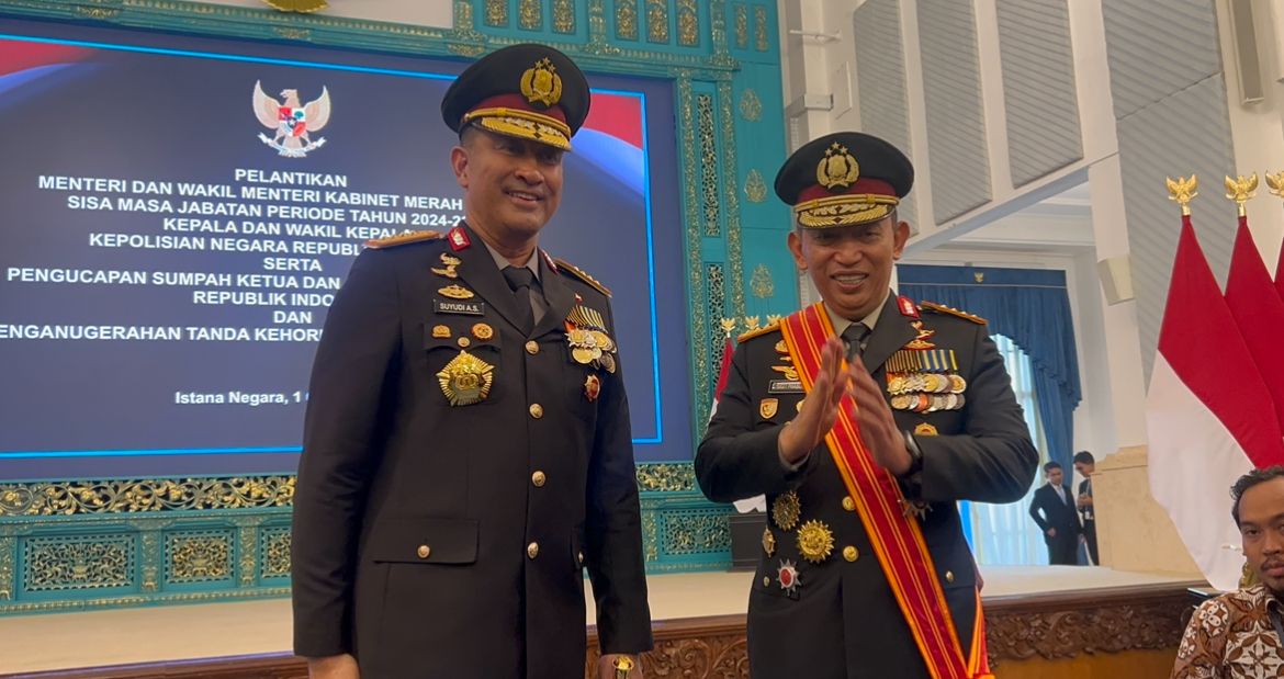 Mantan Kapolri Jenderal Listyo Sigit  dan Kapolri Baru Suyudi  <b>(NTVnews)</b>