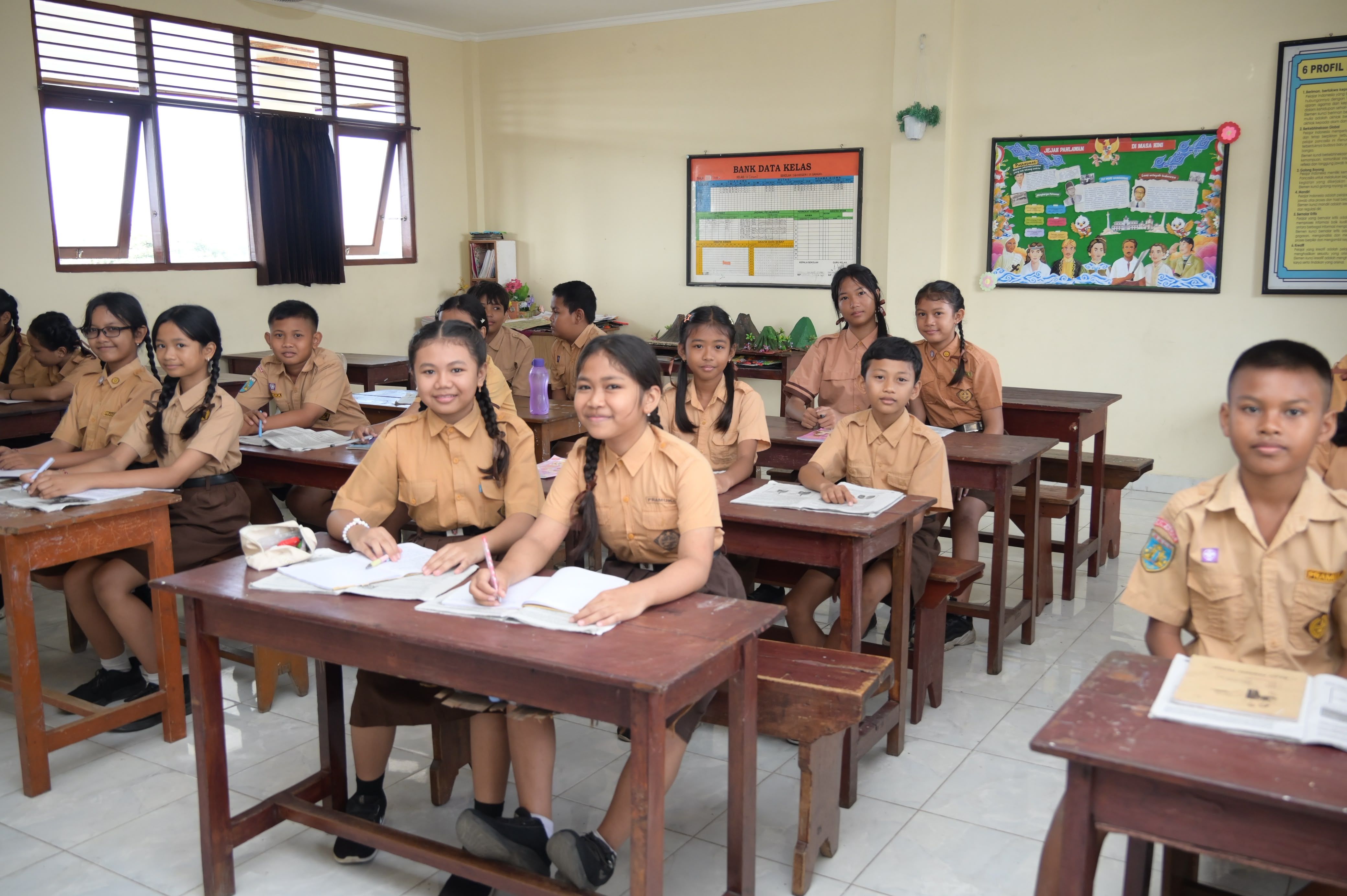 Revitalisasi Ratusan Sekolah di Bali Beri Dampak Ekonomi <b>(Kemendikdasmen)</b>