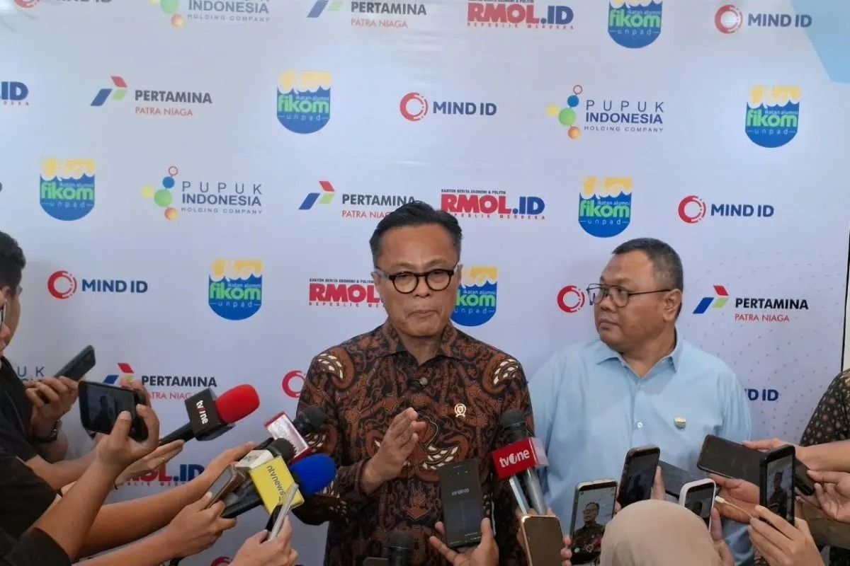 Chief Operating Officer (COO) Danantara Indonesia, Dony Oskaria diwawancarai wartawan seusai acara Executive Breakfast Meeting oleh IKA Fikom Unpad di Jakarta, Jumat, 2 Oktober 2026. <b>(Antara)</b>
