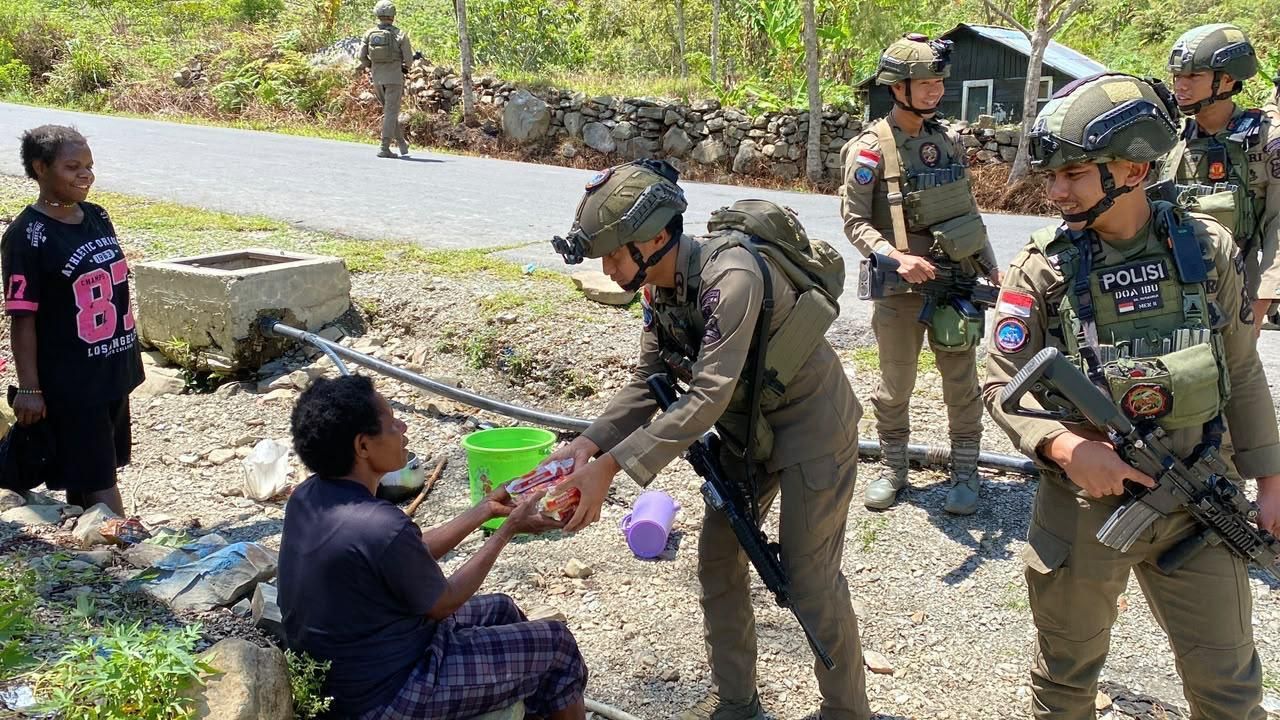 Satgas Damai Cartenz Gelar Patroli <b>(Humas Polri)</b>
