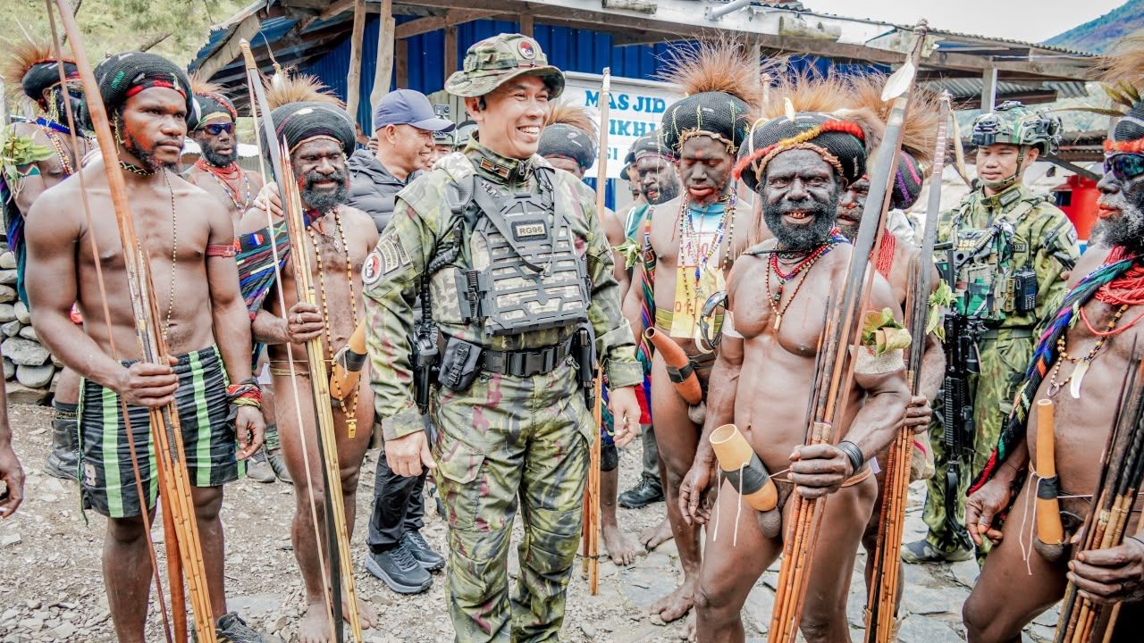 Panglima Komando Operasi (Pangkoops) TNI Habema, Brigjen TNI Riyanto, S.I.P., M.M., M.T., senantiasa mengedepankan pendekatan humanis dan kebersamaan dalam menciptakan keamanan serta kedamaian di Tanah Papua.