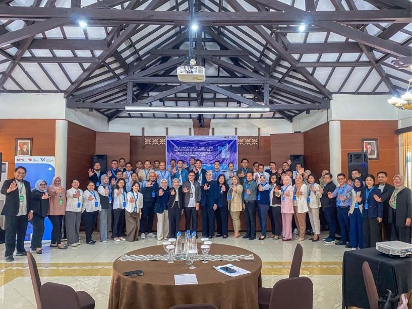 Sebanyak 41 peserta dari berbagai fungsi strategis BRI berfoto bersama dalam rangkaian Pelatihan Calon Penyuluh Antikorupsi (PELOPOR) BRI 2026 hasil kolaborasi dengan KPK.