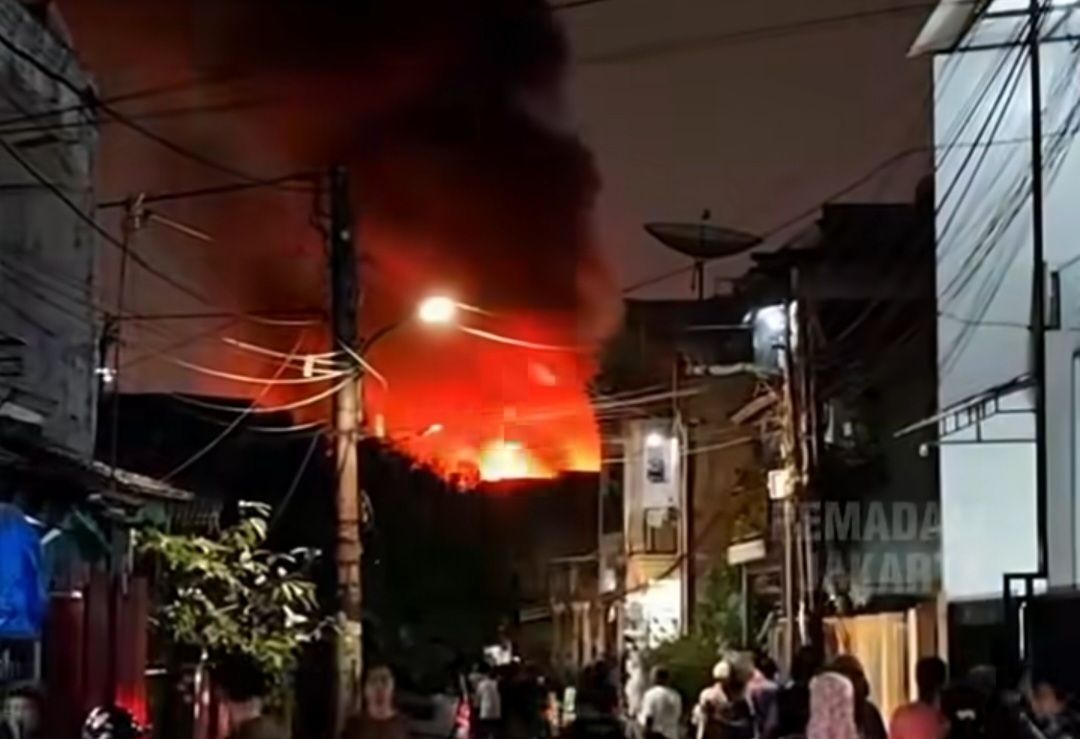 Kebakaran Rumah di Senen Jakarta Pusat <b>(Instagram humasjakfire)</b>