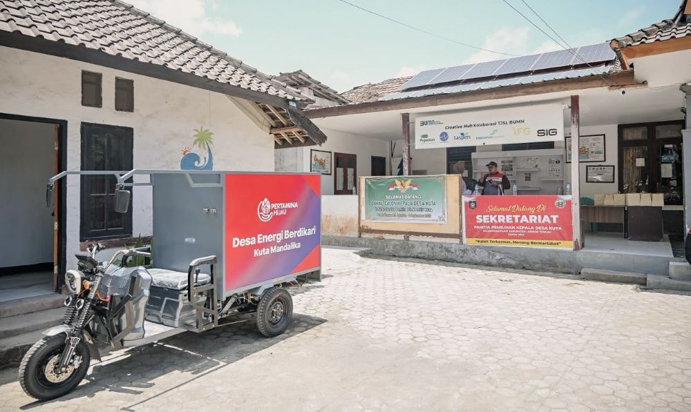 PT Pertamina (Persero) mendukung pengelolaan sampah berbasis masyarakat melalui Bank Sampah Putri Nyale di Desa Kuta, Kecamatan Pujut, Lombok Tengah, Nusa Tenggara Barat (NTB). (Foto: Dok/Istimewa/Pertamina)