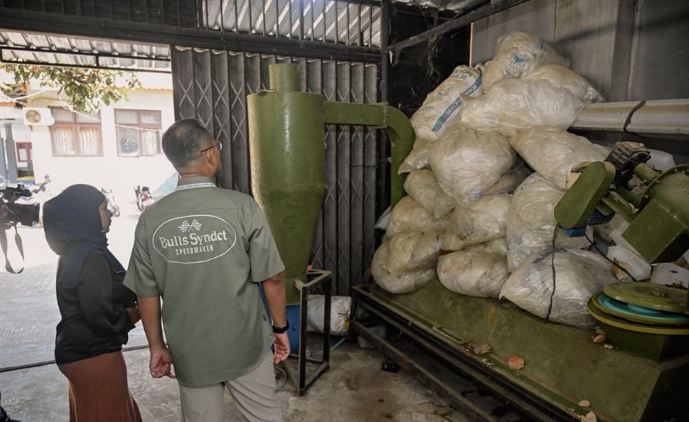 PT Pertamina (Persero) mendukung pengelolaan sampah berbasis masyarakat melalui Bank Sampah Putri Nyale di Desa Kuta, Kecamatan Pujut, Lombok Tengah, Nusa Tenggara Barat (NTB). (Foto: Dok/Istimewa/Pertamina)