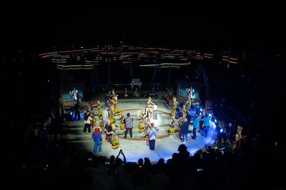 Gandrung Sewu 2026 diharapkan tidak hanya menjadi panggung pelestarian budaya, tetapi juga penggerak kunjungan wisatawan, aktivitas ekonomi lokal, dan penguatan posisi Banyuwangi sebagai destinasi pariwisata unggulan Indonesia. (Foto: Dok/Istimewa)