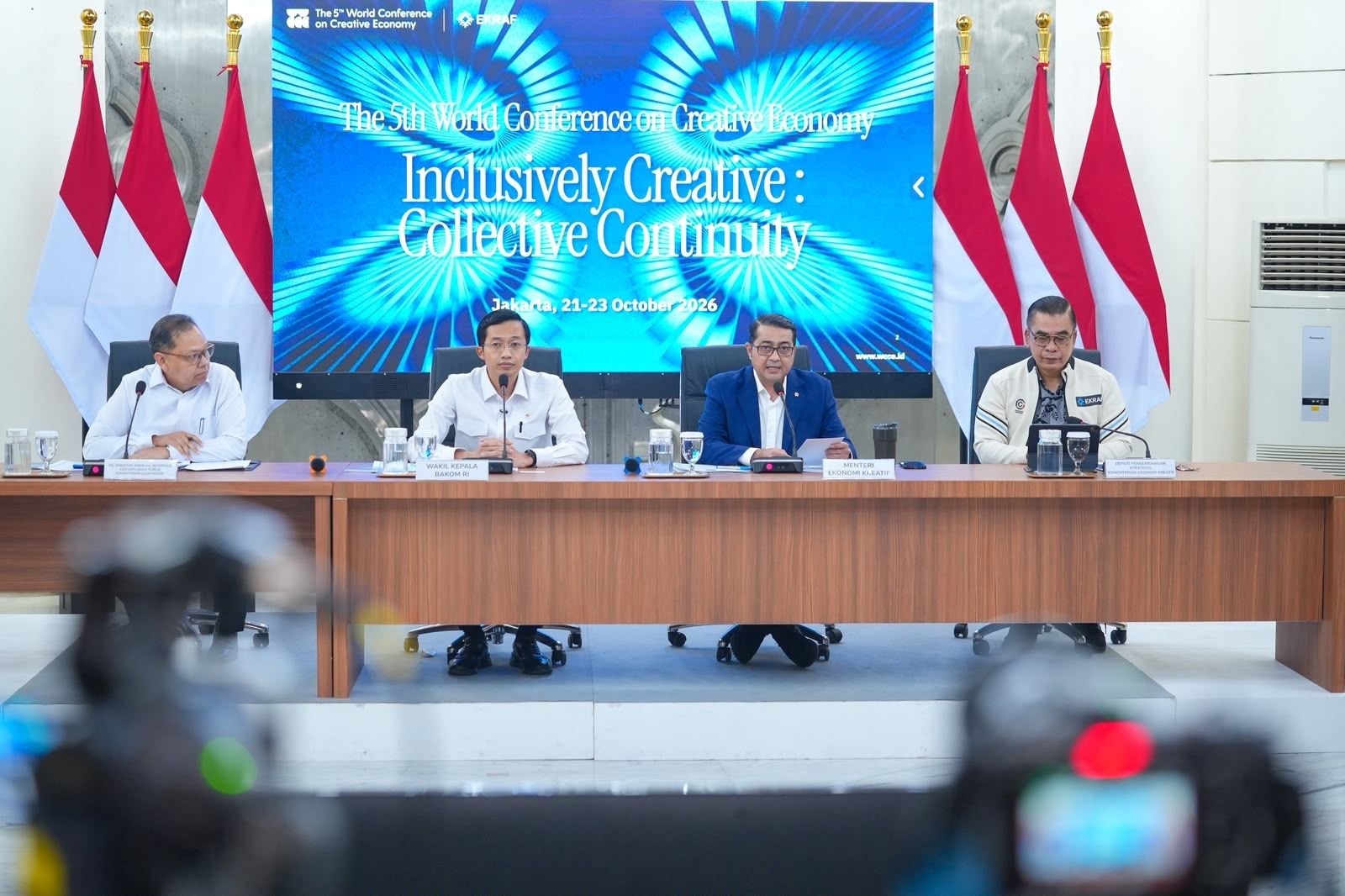 Menteri Ekonomi Kreatif/Kepala Badan Ekonomi Kreatif (Ekraf), Teuku Riefky Harsya menghadiri konferensi pers World Conference on Creative Economy (WCCE) 2026 di Kantor Badan Komunikasi Pemerintah (Bakom) RI, Jakarta, Kamis (15/10/2016). <b>(Kemenekraf)</b>