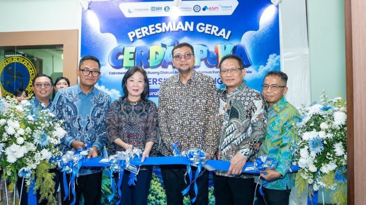 Peresmian Gerai CERDAS PeKA sumbangsih PT Bank Rakyat Indonesia (Persero) Tbk melalui program Tanggung Jawab Sosial dan Lingkungan (TJSL) BRI Peduli di Fakultas Ekonomi dan Bisnis, Universitas Airlangga, Surabaya, pada Jumat (2/10). (Istimewa)