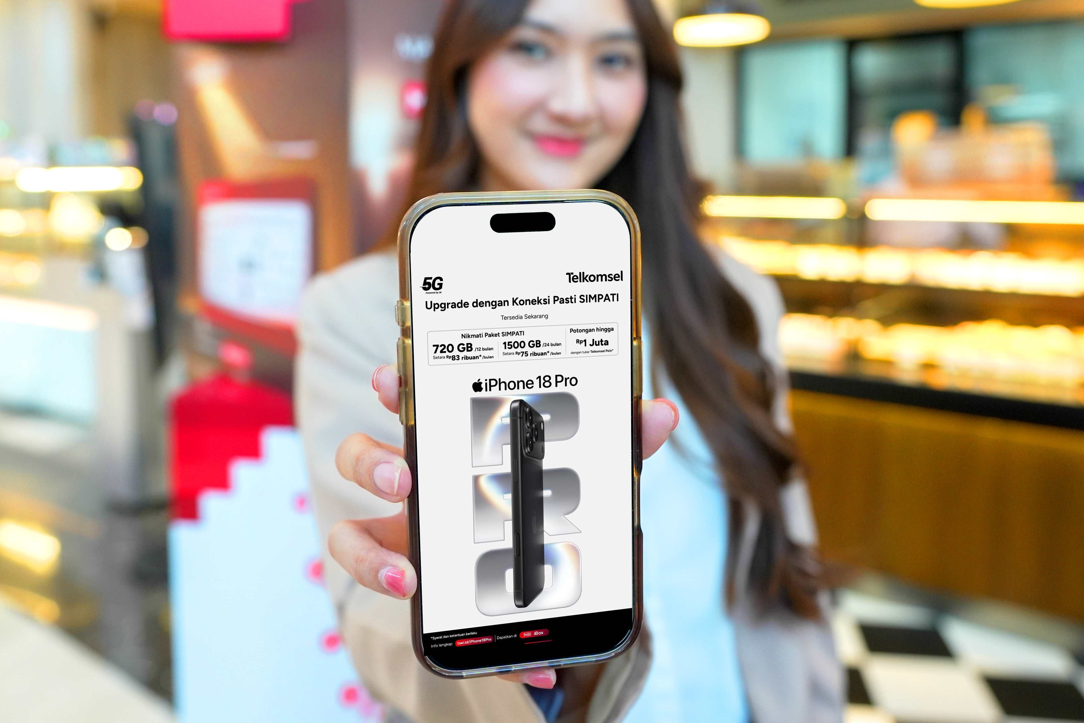  Telkomsel menghadirkan pilihan bundling Halo dan SIMPATI untuk iPhone 18 Pro dan iPhone 18 Pro Max yang kini tersedia di Indonesia, dengan berbagai manfaat tambahan sesuai kebutuhan pelanggan. Melalui program ini, pelanggan dapat menikmati pilihan paket konektivitas, termasuk benefit Telkomsel POIN hingga Rp1 juta, untuk mendukung pengalaman menggunakan iPhone 18 Series secara lebih optimal.