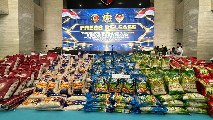 Bareskrim Ungkap Dugaan Beras Fortifikasi Tak Sesuai Label, Sita 1.194 Kemasan  <b>(Ntvnews.id/Adiansyah)</b>