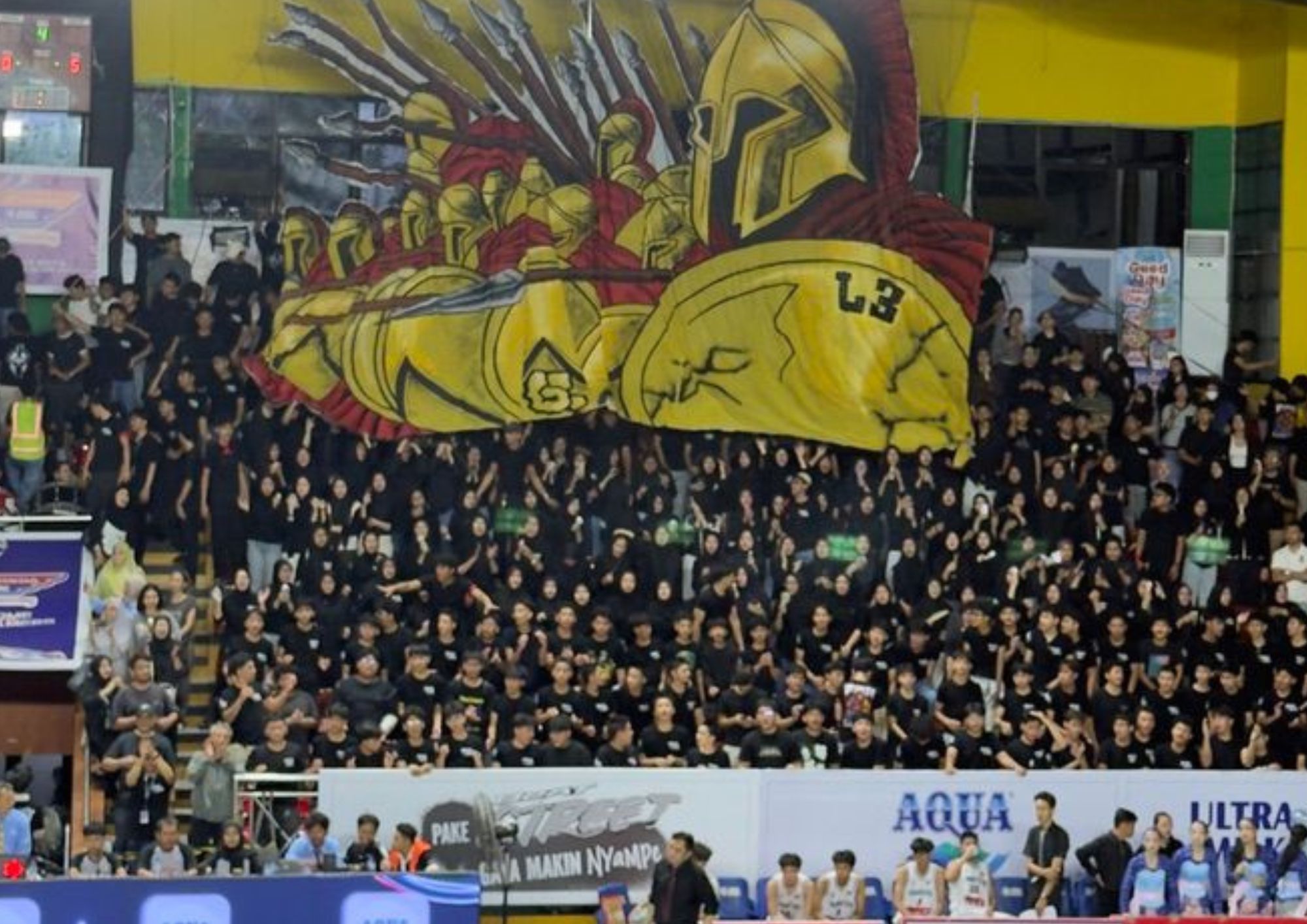 Koreografi megah dan lautan manusia dari Sparta Limau saat memadati tribun DBL Jakarta 2026, membuktikan bahwa dukungan luar biasa juga merupakan sebuah prestasi.