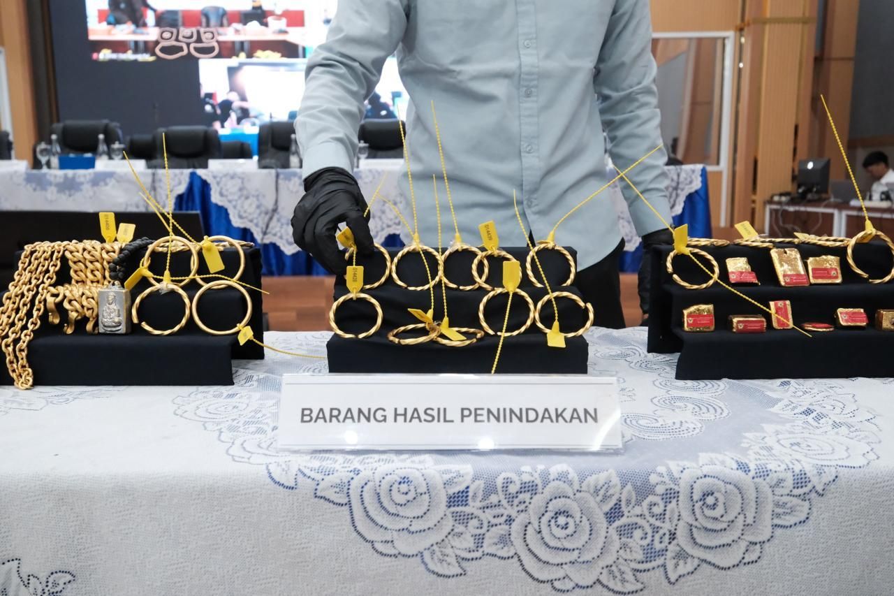 Direktorat Jenderal Bea dan Cukai (DJBC) menggagalkan upaya ekspor ilegal 25,88 kilogram emas senilai Rp61,95 miliar di lima bandara internasional sepanjang Oktober 2026.