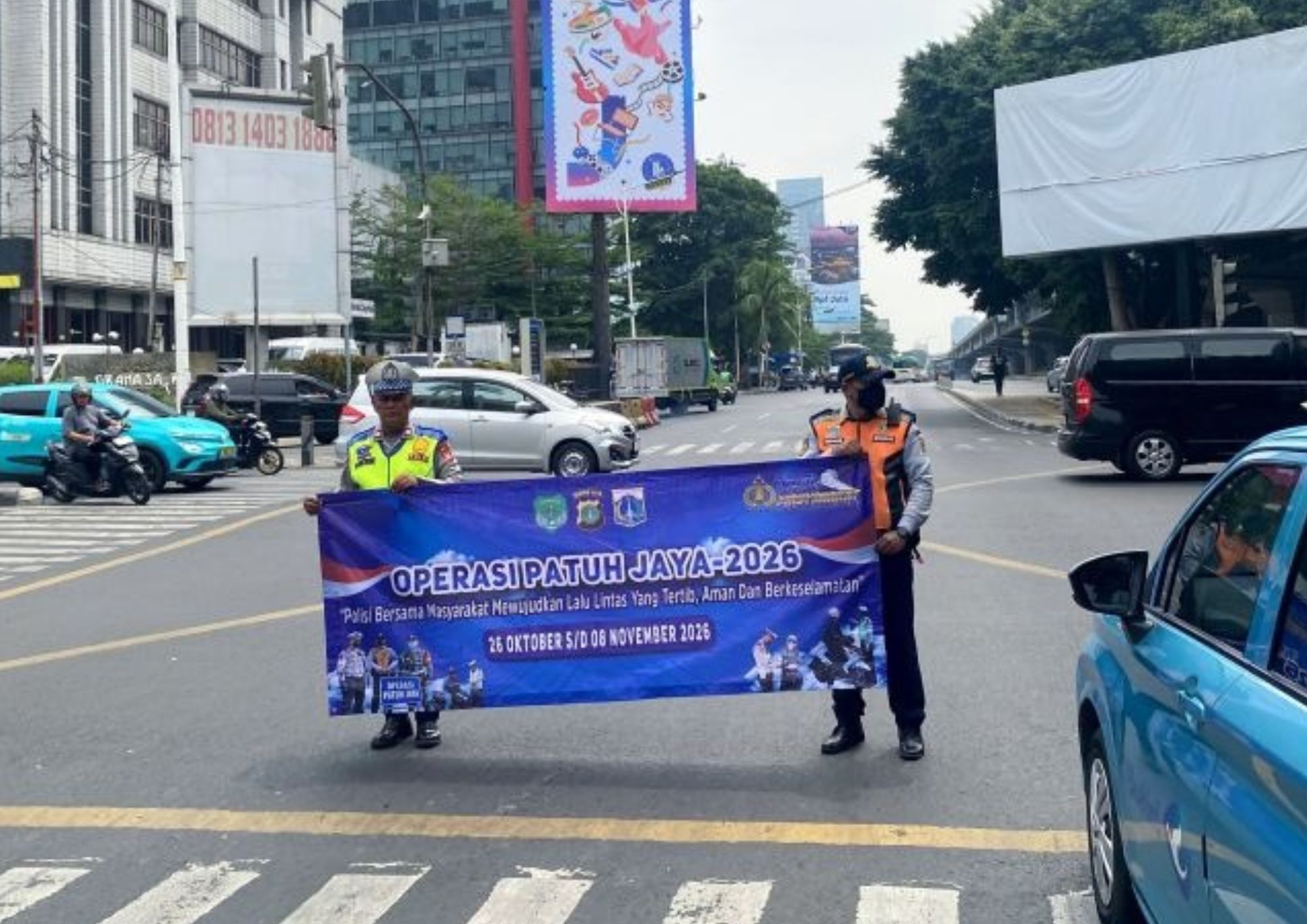 Polres Metro Jakarta Selatan melaksanakan Operasi Patuh Jaya 2026 untuk meningkatkan kepatuhan terhadap aturan lalu lintas. Operasi Patuh Jaya 2026 berlangsung selama 14 hari mulai dari 26 Oktober sampai 8 November 2026 <b>(Antara)</b>
