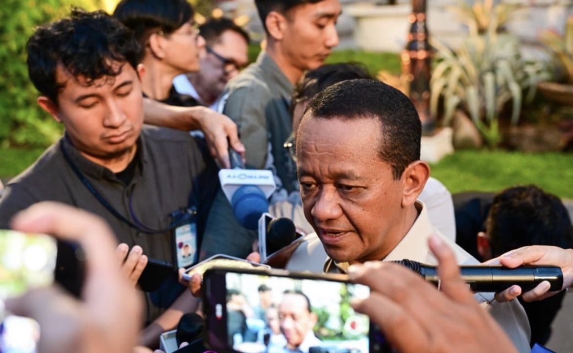 Menteri Koordinator Bidang Hilirisasi dan Transisi Energi Bahlil Lahadalia  <b>(Sekretariat Presiden)</b>