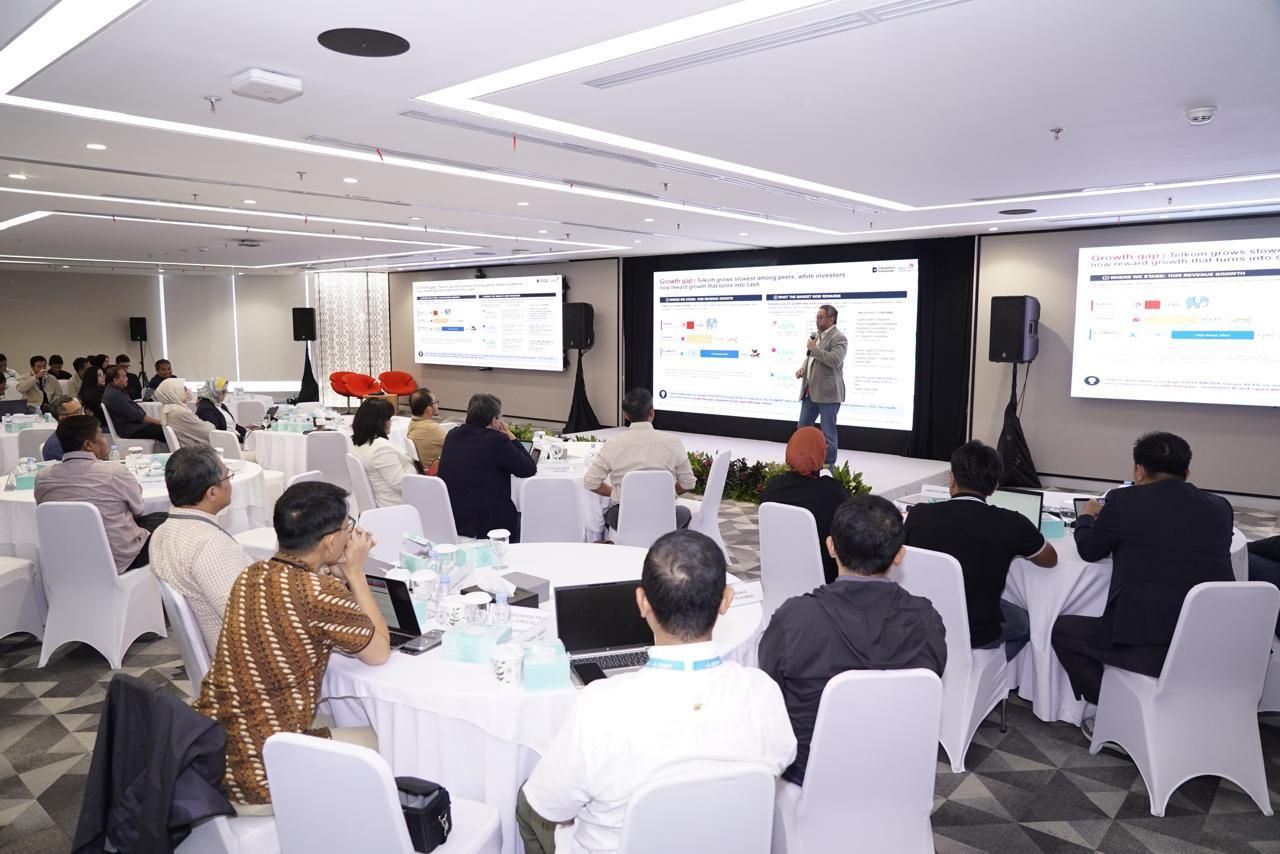 Suasana sesi panel diskusi bertajuk 