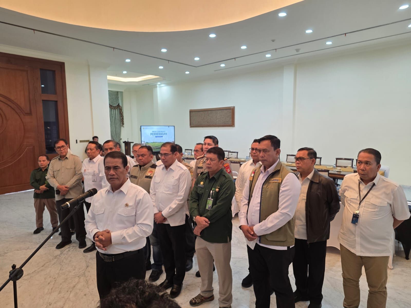 Suasana konferensi pers Perum BULOG mengenai penertiban penyaluran Cadangan Beras Pemerintah (CBP) di Jakarta, Rabu (29/10/2026).