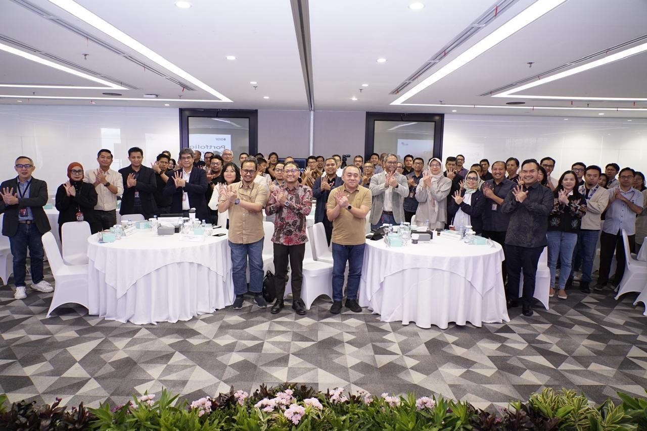 Manajemen PT Telkom Indonesia (Persero) Tbk bersama jajaran direksi dan perwakilan operating company (OpCo) dalam ekosistem TelkomGroup berfoto bersama usai penyelenggaraan Portfolio Forum di Jakarta.