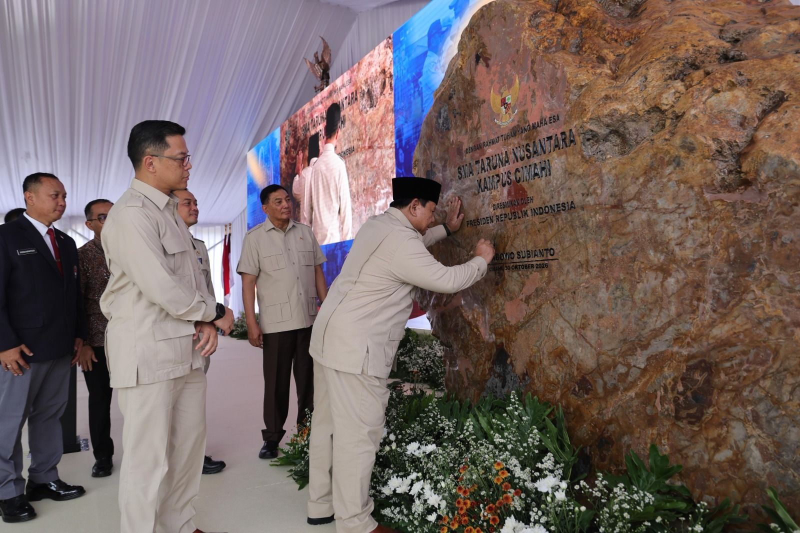 Presiden Prabowo Ingin SMA Taruna Nusantara Cimahi Cetak Pemimpin Jujur dan Cinta Tanah Air <b>(Tim Media Presiden)</b>