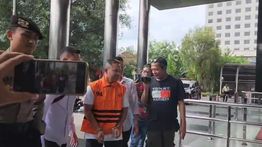 Gubernur Riau Abdul Wahid Ditahan KPK, Pakai Rompi Oranye dan Tangan Diborgol