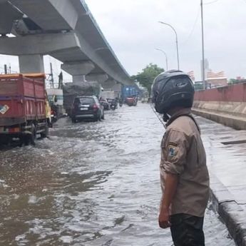 Banjir Rob Rendam Jalan RE Martadinata Jakut, Ketinggian 15 Cm