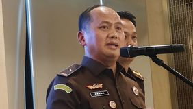 Muhammad Riza Chalid, tersangka kasus dugaan korupsi dalam tata kelola minyak mentah, kembali menjadi sorotan setelah mangkir dari panggilan pertama Kejaksaan Agung (Kejagung).