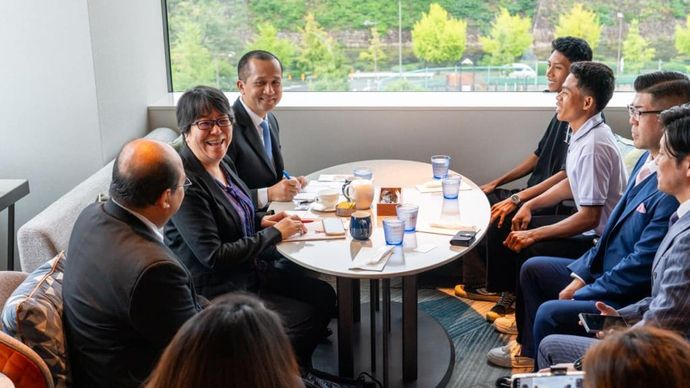 Menteri Transmigrasi M. Iftitah Sulaiman Suryanagara menegaskan bahwa Indonesia memiliki peluang besar untuk memanfaatkan momentum bonus demografi melalui kerja sama internasional, khususnya dengan Jepang yang saat ini menghadapi krisis demografi dan