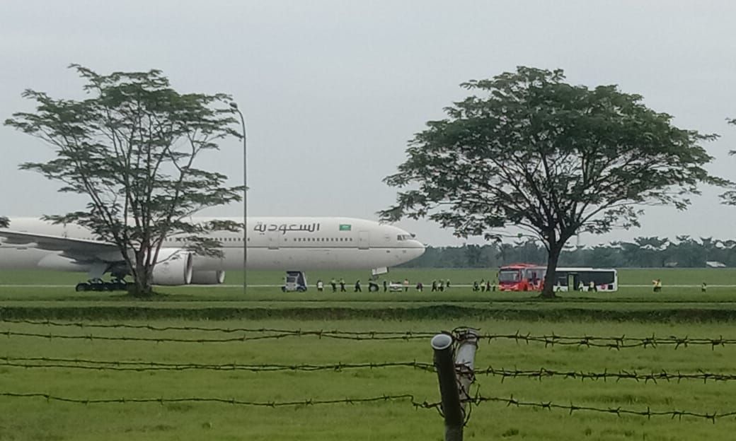 Momen TNI Evakuasi Penumpang Saudi Airlines Usai Dapat Ancaman Bom <b>(Puspen TNI)</b>