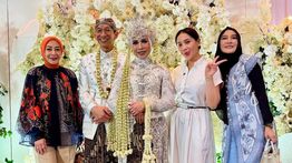 Melly Goeslaw Gelar Anniversary Unik jadi Pengantin Lagi