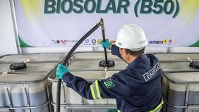 Pemerintah menargetkan penghentian impor bahan bakar minyak (BBM) jenis solar mulai tahun ini bersamaan dengan penerapan program biodiesel B50 yang memanfaatkan minyak sawit sebagai bahan baku utama.