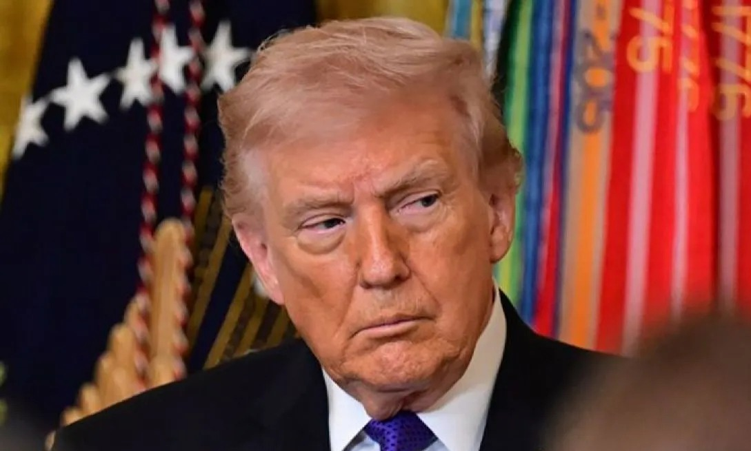 Arsip foto - Presiden AS Donald Trump berbicara selama upacara pemberian Medali Kehormatan di Ruang Timur Gedung Putih di Washington, Amerika Serikat, pada 2 Maret 2026. ANTARA/Kyle Mazza/Anadolu/pri. <b>(Antara)</b>