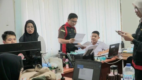 Tim Penyidik Tindak Pidana Khusus (Pidsus) Kejaksaan Tinggi Sumatera Utara menggeledah kantor Satuan Kerja (Satker) Perumahan dan Kawasan Permukiman (PKP) Sumatera II. 