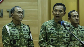 Kepala Pusat Penerangan TNI Aulia Dwi Nasrullah menyatakan bahwa identitas dan sosok empat tersangka dalam kasus penyiraman air keras terhadap aktivis Andrie Yunus akan terlihat saat sidang pembacaan dakwaan yang dijadwalkan berlangsung dalam waktu d