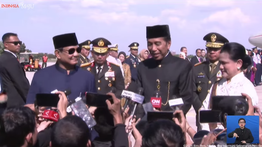 Prabowo Mengantar Langsung Jokowi Sampai ke Depan Pintu Pesawat di Halim