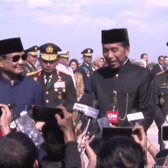 Prabowo Mengantar Langsung Jokowi Sampai ke Depan Pintu Pesawat di Halim