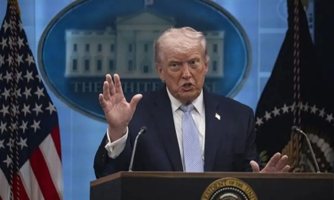 Arsip - Presiden Amerika Serikat Donald Trump mengadakan konferensi pers di Ruang Briefing Pers James S. Brady di Gedung Putih pada 6 April 2026, di Washington DC. (ANTARA/Celal G&uuml;ne?/Aadolu/pri.) (ANTARA/Celal G&uuml;ne?/Aadolu/pri.) <b>(Antara)</b>